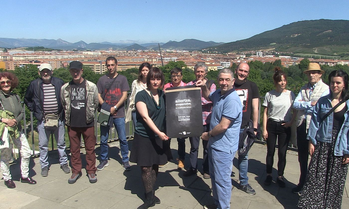 Nafarroako zenbait kulturgile, torturaren kontrako agiriari babesa emateko egindako agerraldian. BERRIA.