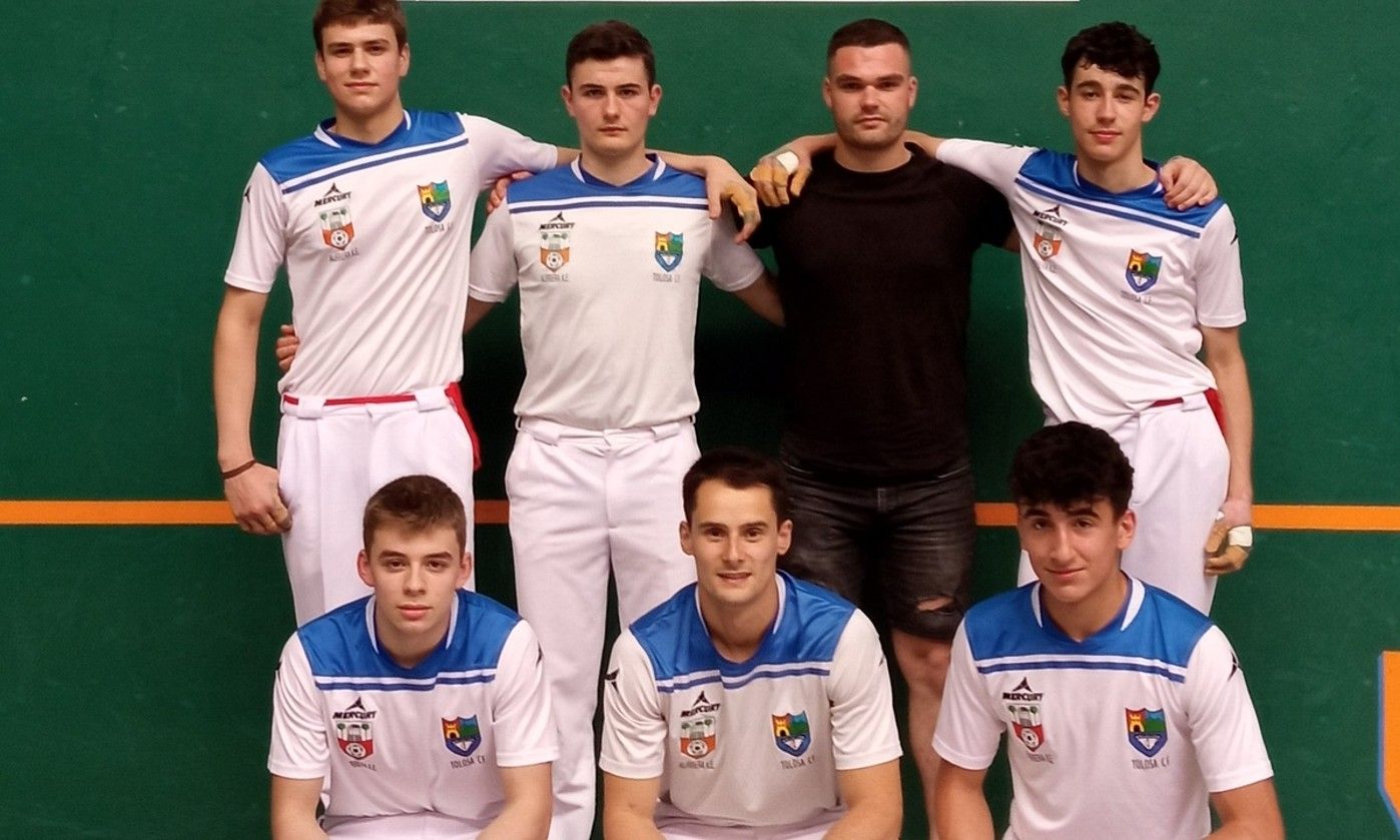 Tolosak final-laurdenak jokatzeko urratsa egin du. BERRIA. Tolosak final-laurdenak jokatzeko urratsa egin du. BERRIA.
