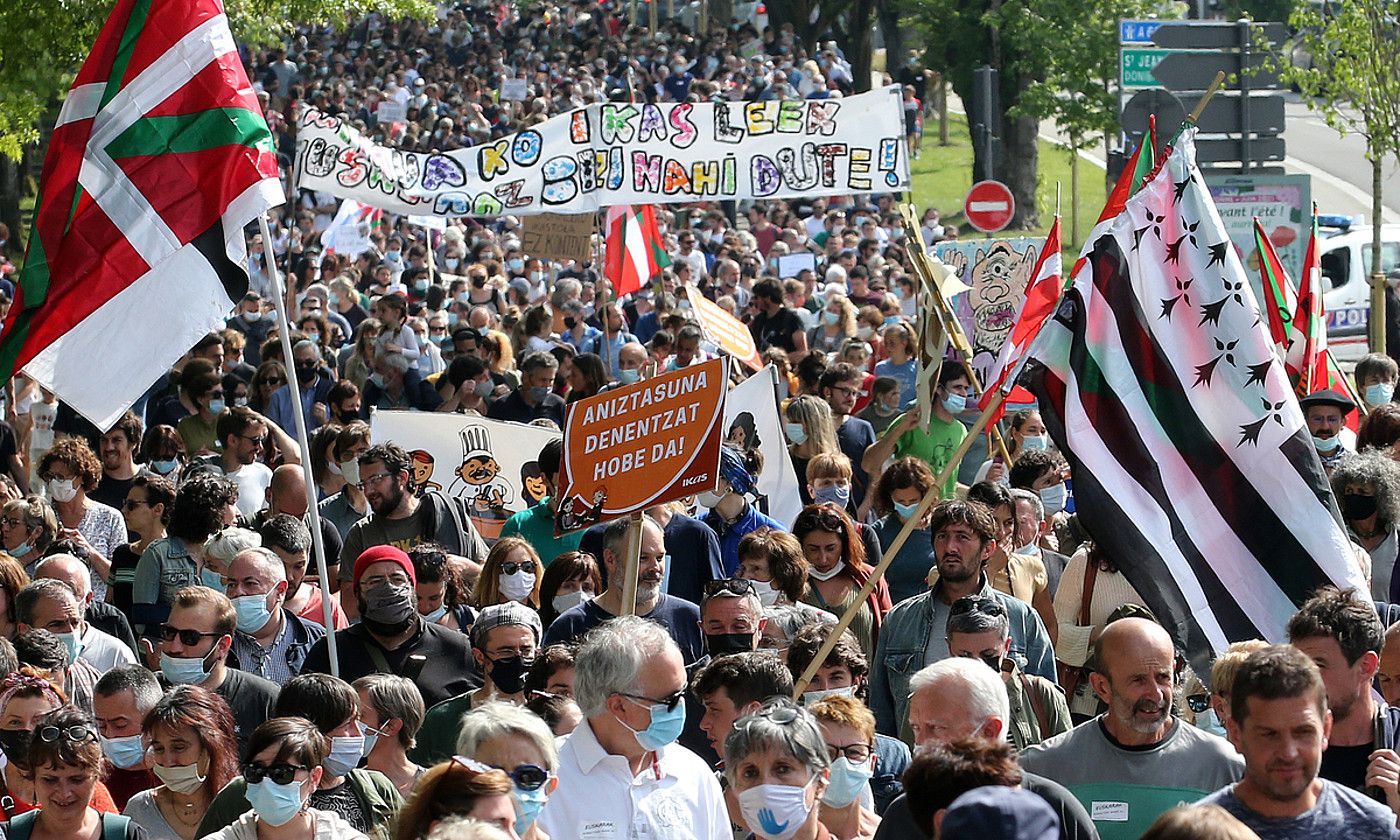 Milaka herritarrek manifestazioa egin zuten iazko maiatzean Baionan. BOB EDME.