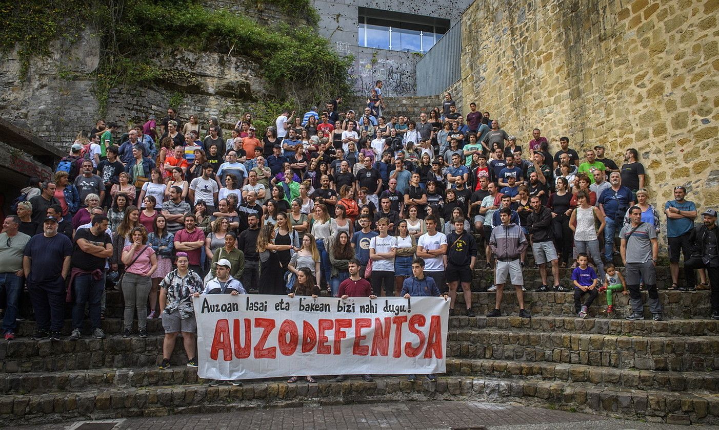 Alde Zaharreko Gazte Asanbladak deituta atzo Donostiako Trinitate plazan eginiko agerraldia. GORKA RUBIO / FOKU.