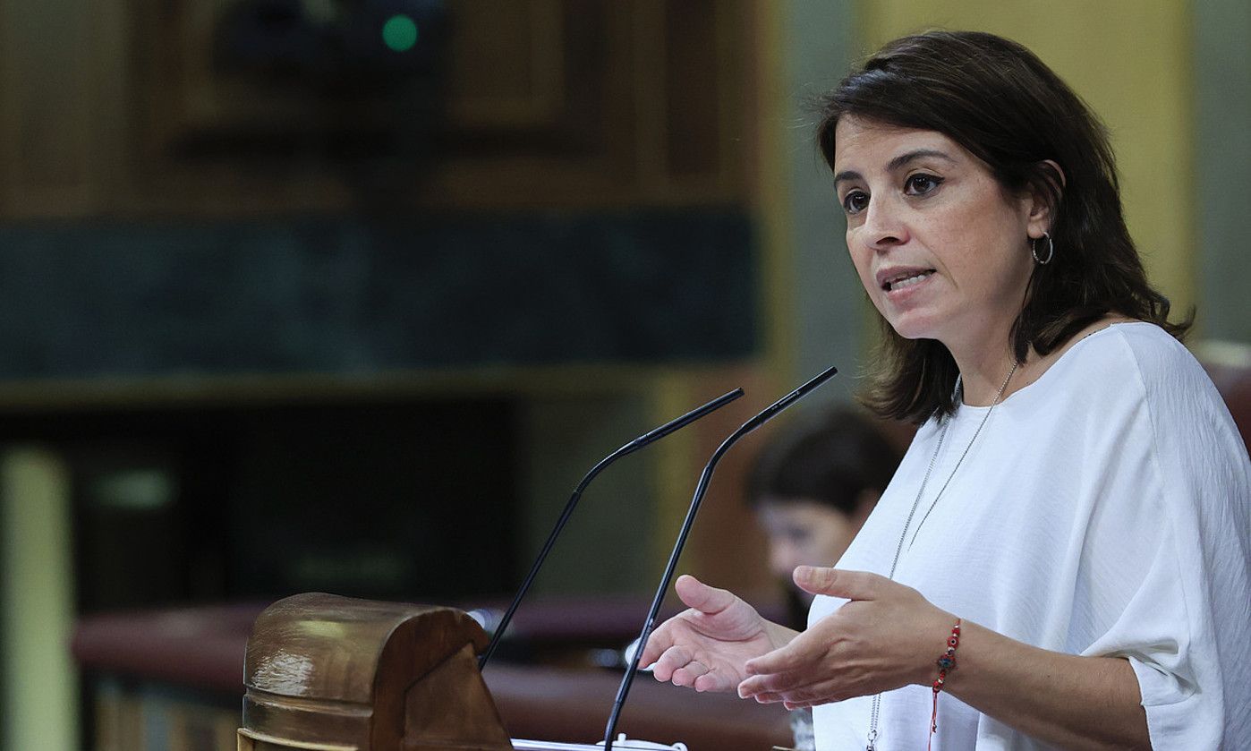 Adriana Lastra parlamentaria atzo Kongresuan mintzatzen. ZIPI ARAGON /EFE.