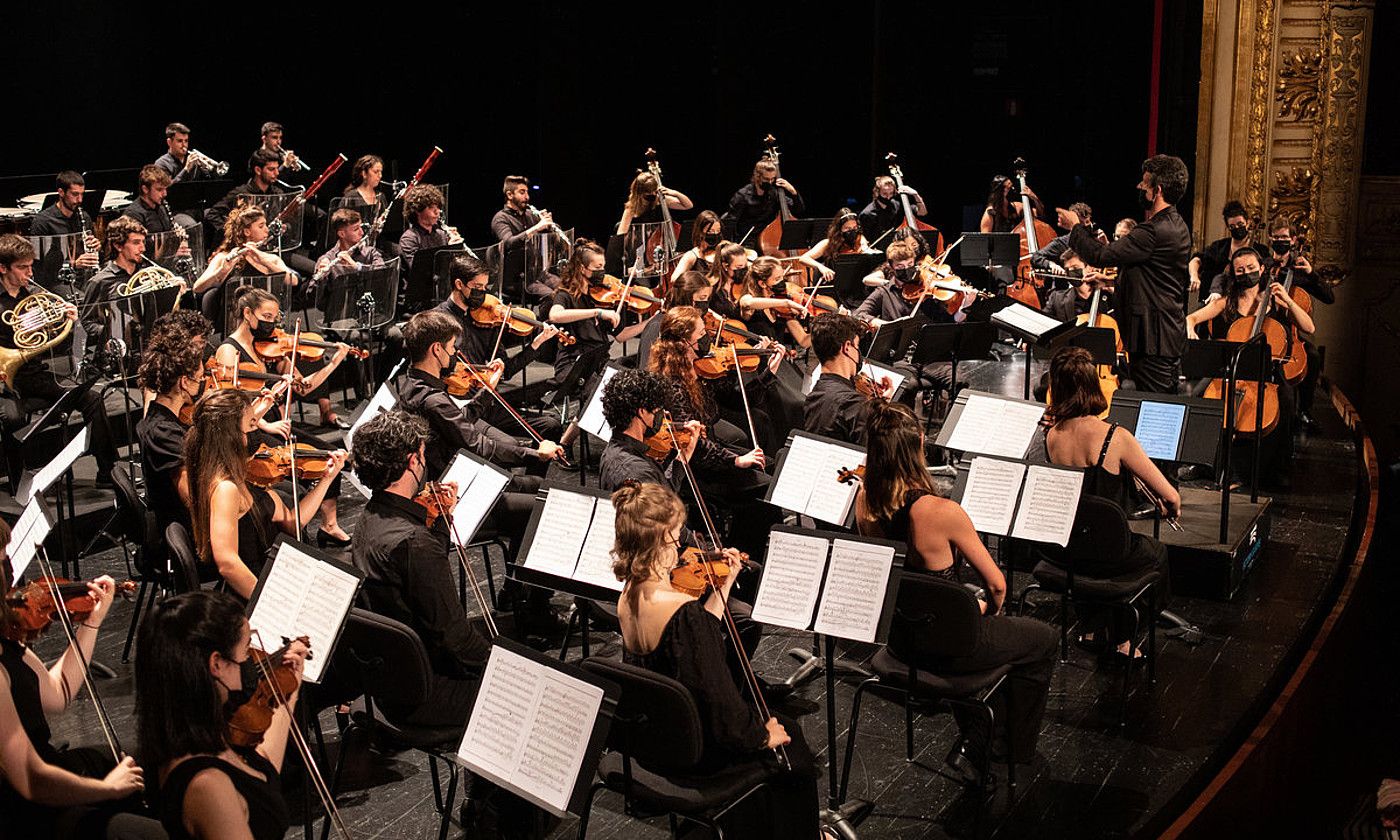 Euskal Herriko Gazte Orkestrako musikariak, Gasteizen, entsegu batean. EUSKAL HERRIKO GAZTE ORKESTRA