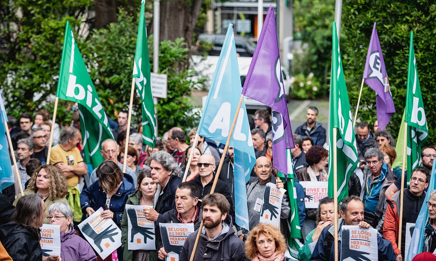 Etxebizitzen konpentsazio neurria kentzearen kontrako protesta. G. FAUVEAU.