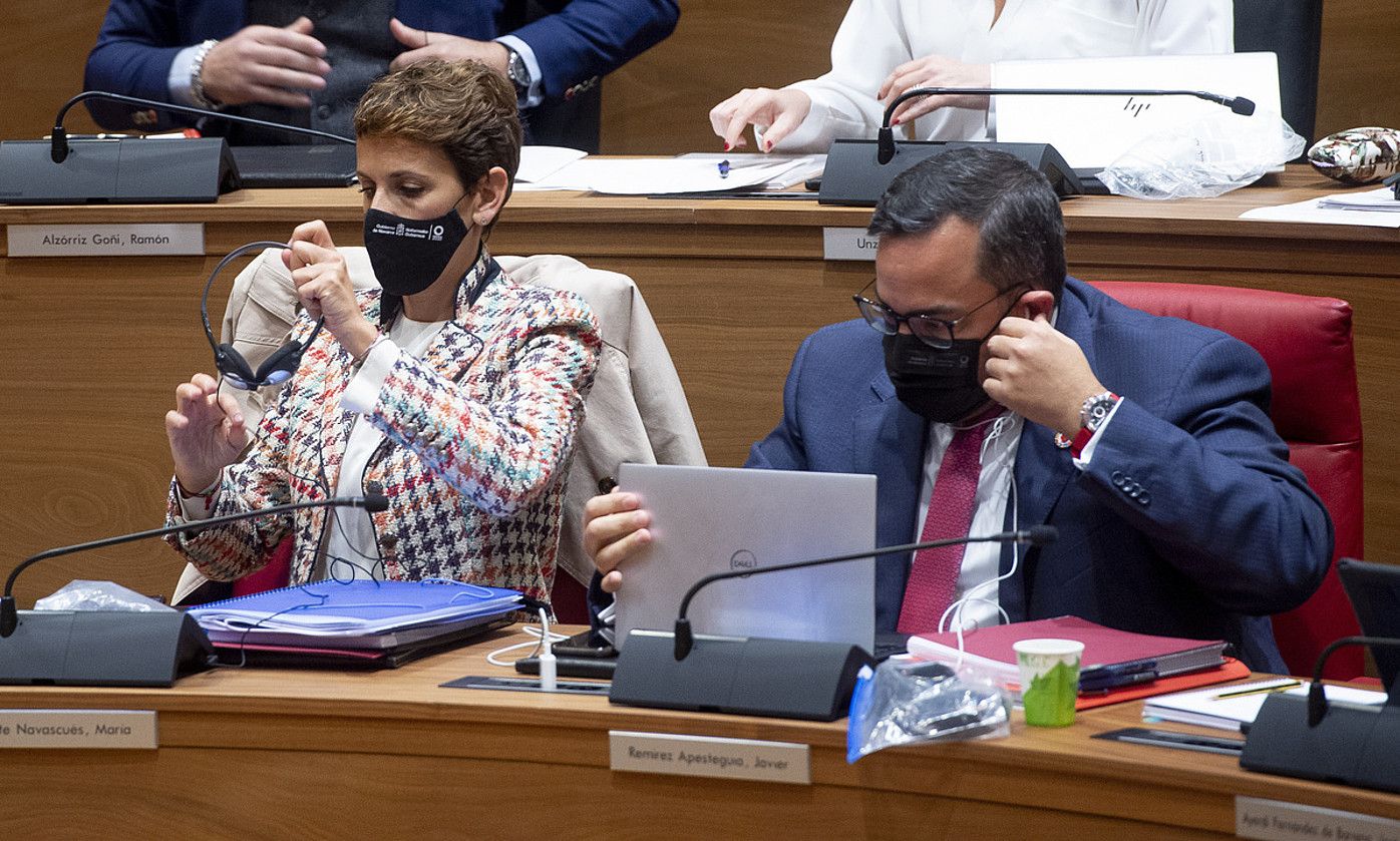 Maria Txibite lehendakaria eta Javier Remirez lehendakariordea, parlamentuan. IÑIGO URIZ / FOKU.