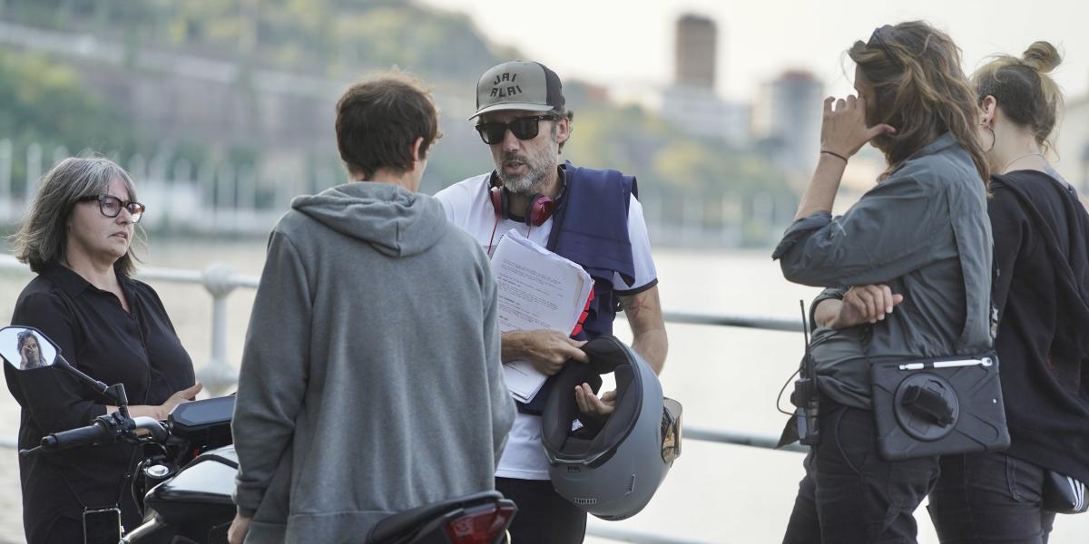 ‘Zeru ahoak’ telesailaren filmaketa, Bilboko Deustuko Erriberan, irailean. MONIKA DEL VALLE / FOKU