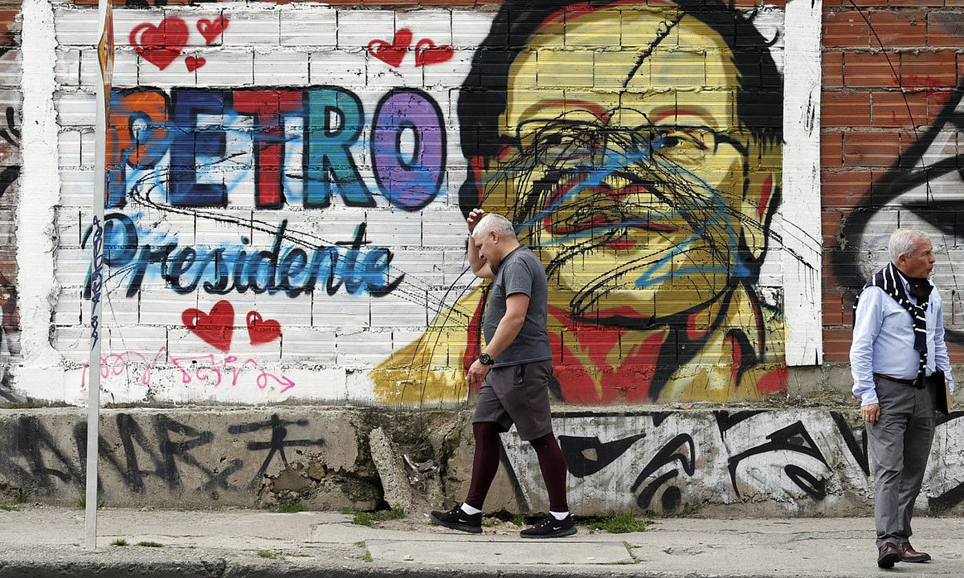 Gustavo Petroren grafiti bat, Bogota hiriburuan. M. D. CASTAÑEDA / EFE.