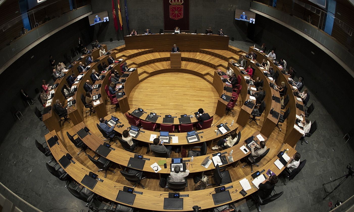 Nafarroako Parlamentua, artxiboko irudi batean. VILLAR LOPEZ / EFE. Nafarroako Parlamentua, artxiboko irudi batean. VILLAR LOPEZ / EFE.