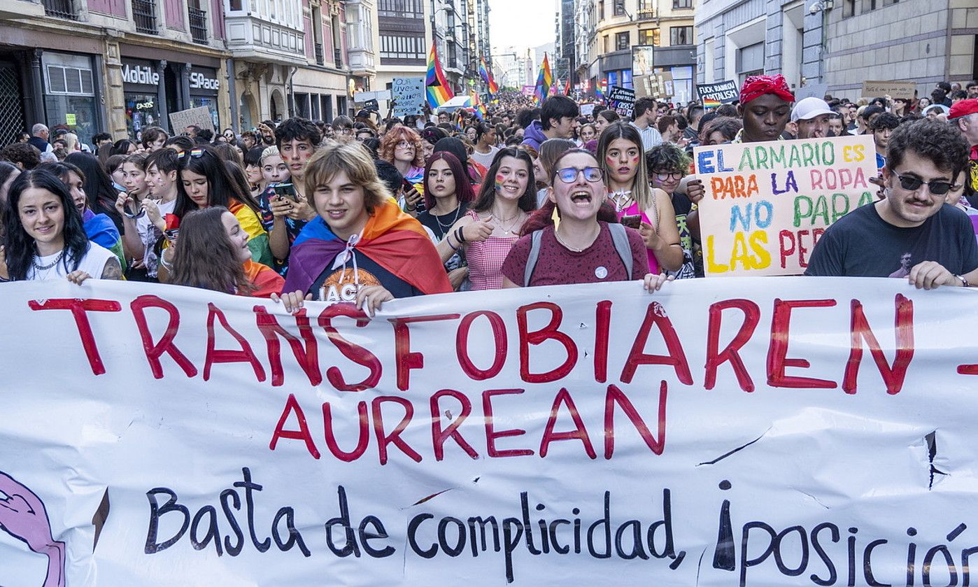 Askotariko ostadarrekin egin zuten manifestazioa atzo Bilbon. MARISOL RAMIREZ / FOKU.