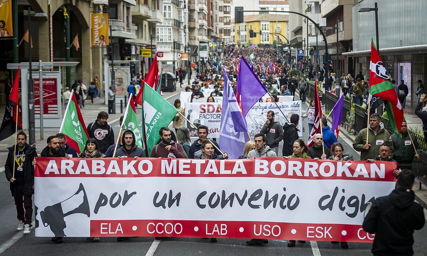 Ertzaintza, Iurretako piketean izandako langileetako bat atxilotzen. LAB DURANGALDEA.