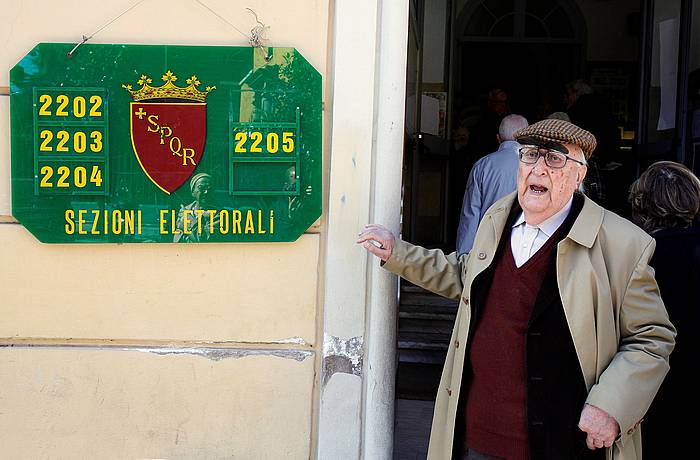 Camilleri, martxoko argazki batean, Erroman. ALESSANDRO DI MEO / EFE