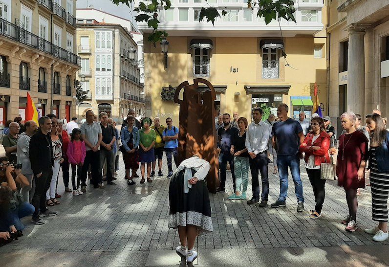 Frankismoaren biktimak gogoratzeko gaur goizeko ekitaldia, Gasteizen. ARABAKO EH BILDU.