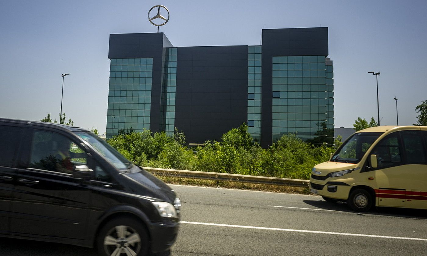 Mercedes-Benzen Gasteizko lantegia Jundiz industrialdean dago. Fabrika handitzeko baimena eskura du multinazionalak jada. JAIZKI FONTANEDA / FOKU.