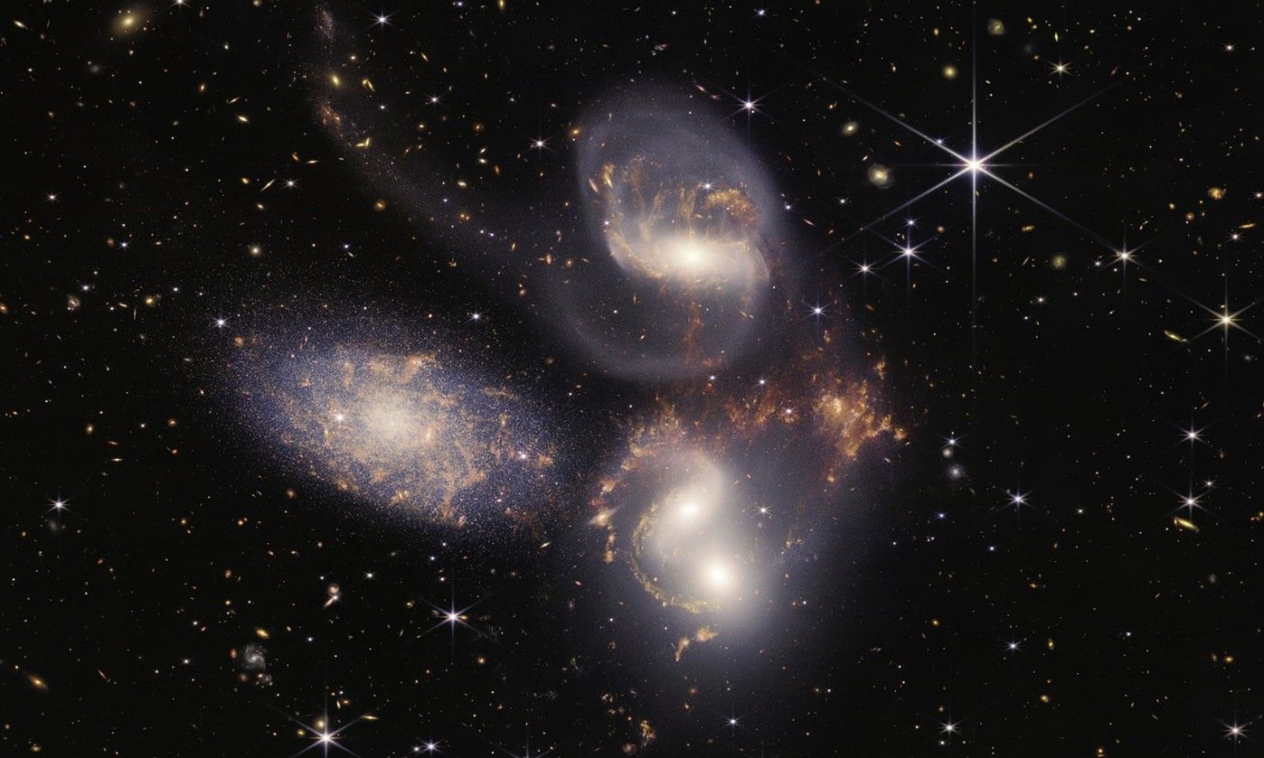 Webb teleskopioak hartutako Stephanen Boskotea galaxia multzoa. NASA.