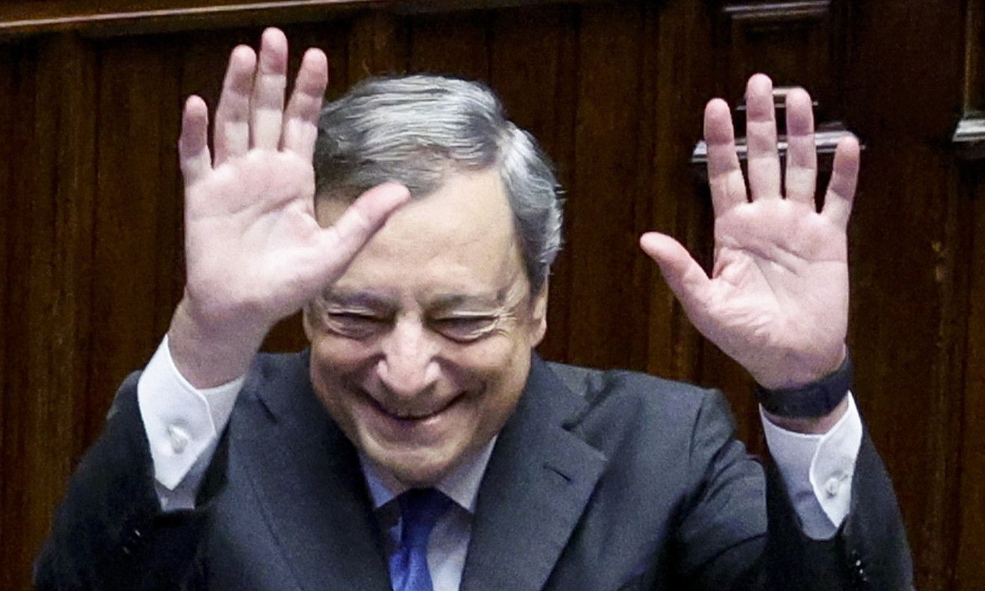 Mario Draghi, atzo, Diputatuen Ganberan, dimisioa aurkeztu aurretik. FABIO FRUSTACI / EFE.