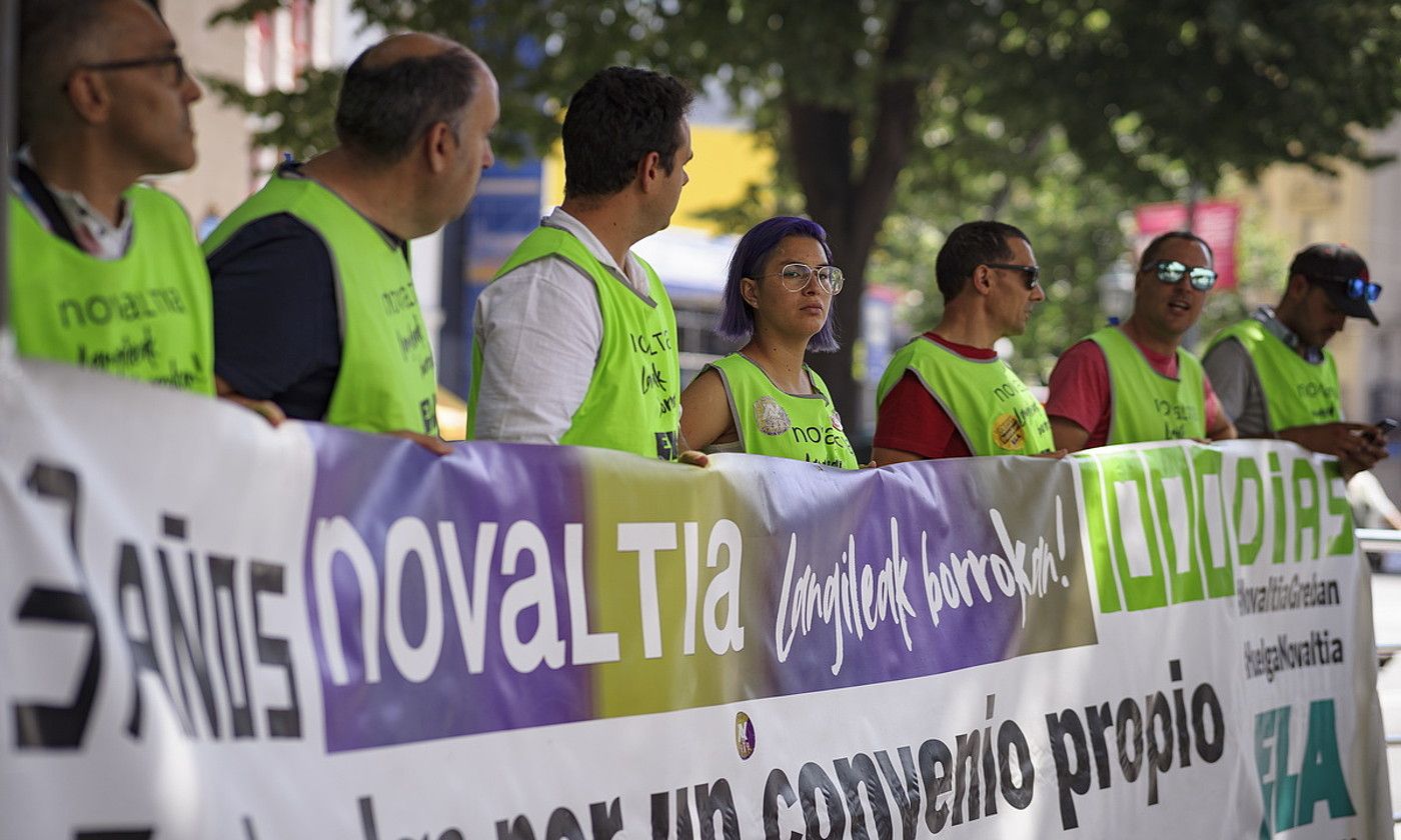 Novaltiako grebalarien elkarretaratze bat. Ostiralero Plaza Biribilean dute hitzordua. ARITZ LOIOLA / FOKU.