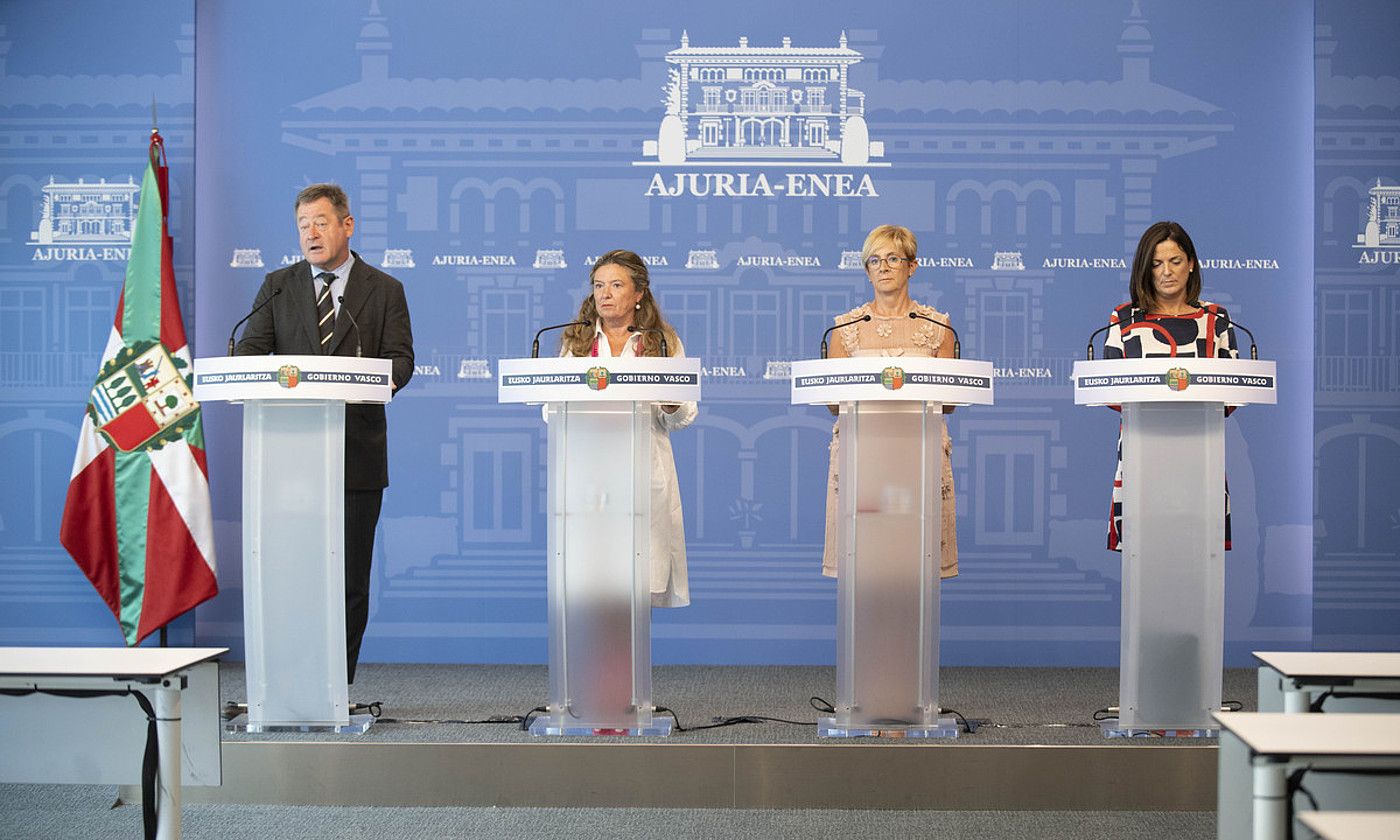 Gobernu Kontseiluaren osteko agerraldia, atzo, Gasteizen. IREKIA.