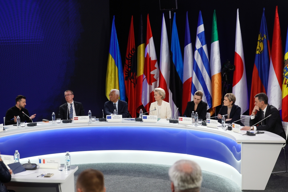 EBko zenbait agintari Zelenskirekin bildu dira gaur, Kieven. GLEB GARANICH / POOL / EFE EBko zenbait agintari Zelenskirekin bildu dira gaur, Kieven. GLEB GARANICH / POOL / EFE