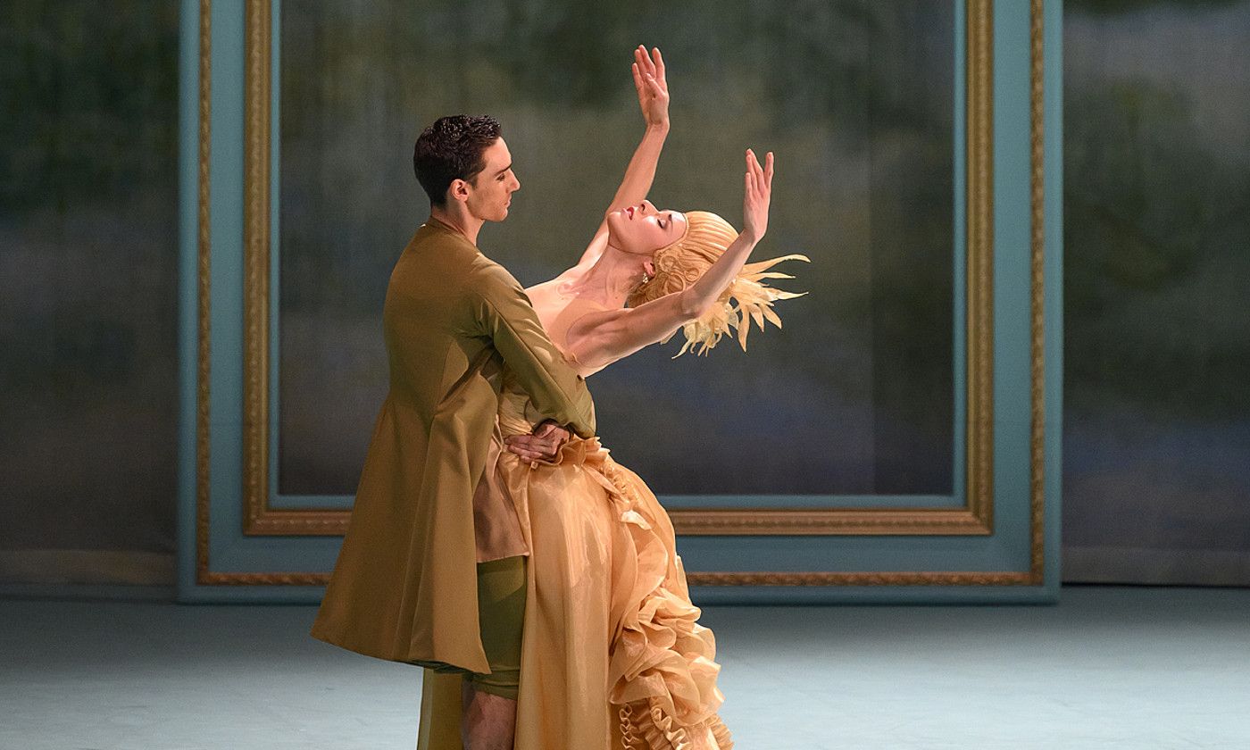 Malandain Ballet Biarritzen Marie Antoinette dantza ikuskizunaren irudi bat. OLIVIER HOUEIX.
