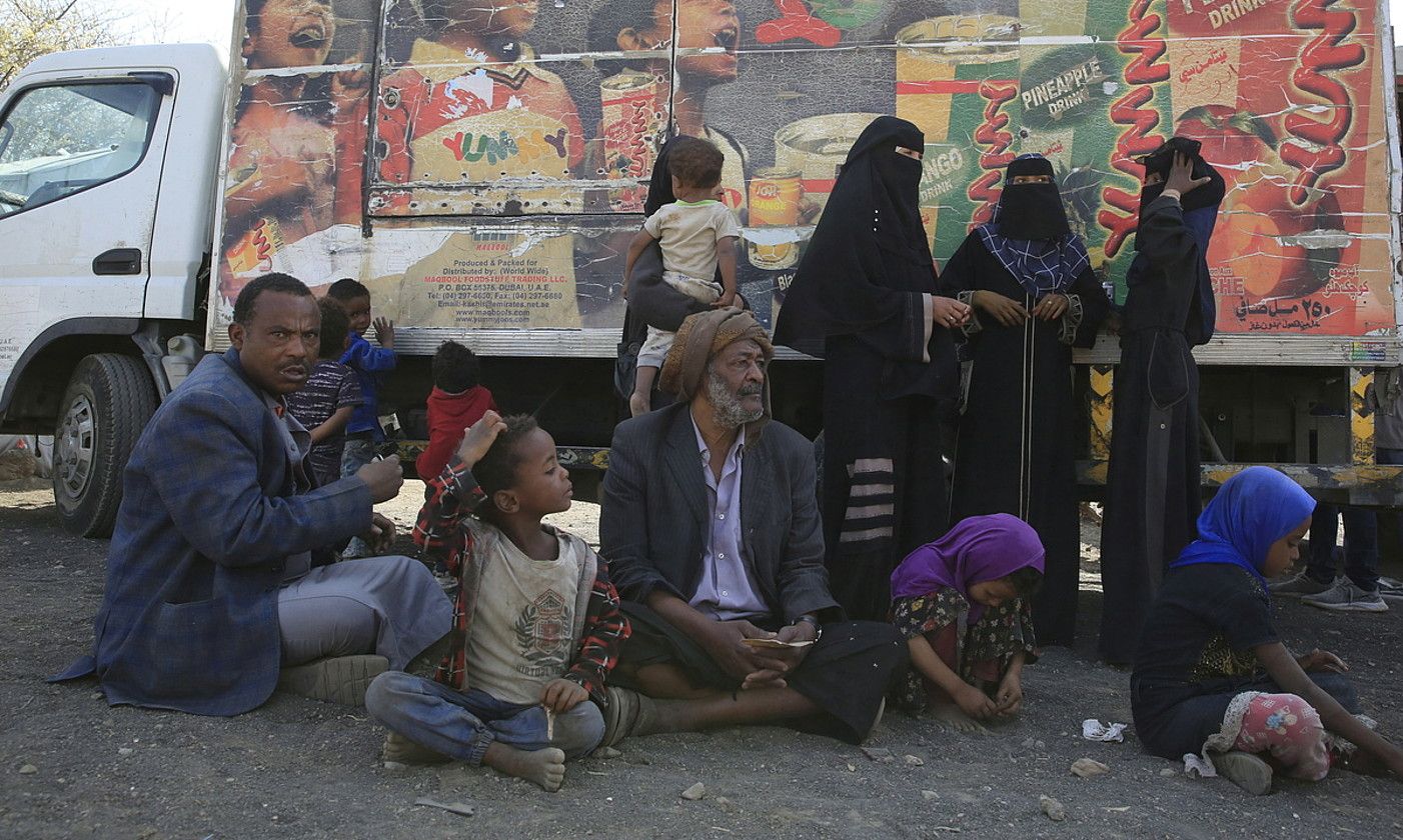 Gatazkaren eraginez desplazatutakoen kanpaleku bat Yemengo hiriburuan, Sanan. YAHYA / EFE.