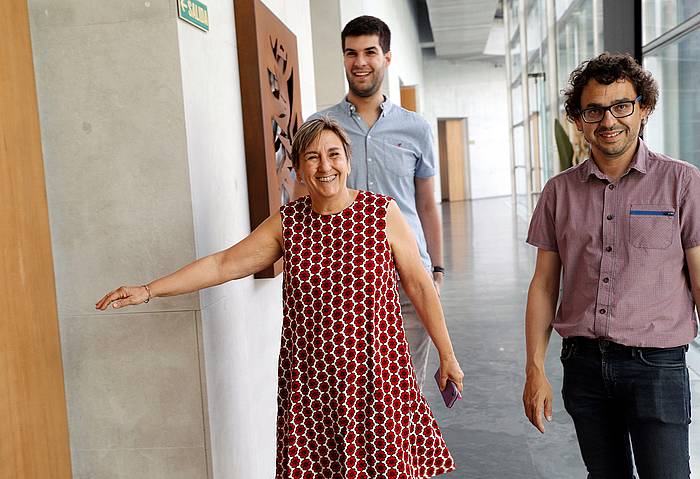 Marisa de Simon Ezkerrako parlamentaria, gobernu akordiorako negoziazio bilera batera sartzen, joan den ekainean. VILLAR LOPEZ, EFE