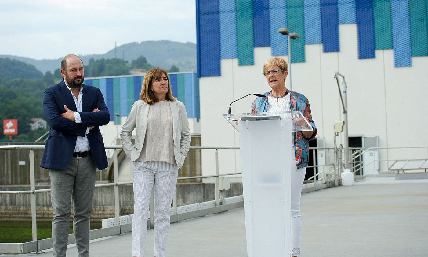 Arantxa Tapia, hizketan, uraren kudeaketarako planen aurkezpenean, Adunan (Gipuzkoa). JOSE IGNACIO UNANUE / IREKIA.