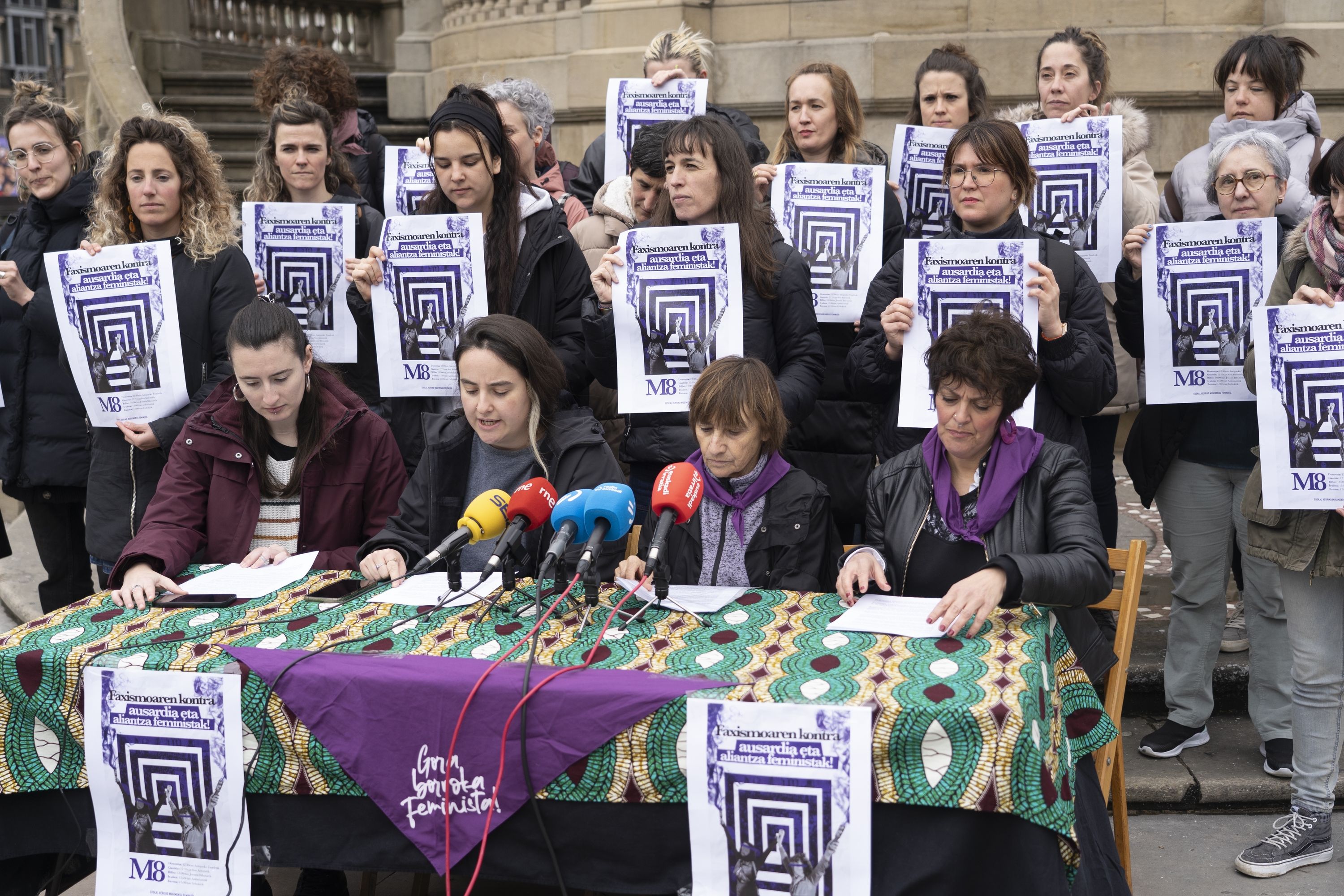 Euskal Herriko mugimendu feministaren agerraldia, gaur, Iruñeko Gazteluko plazan. JAGOBA MANTEROLA / FOKU