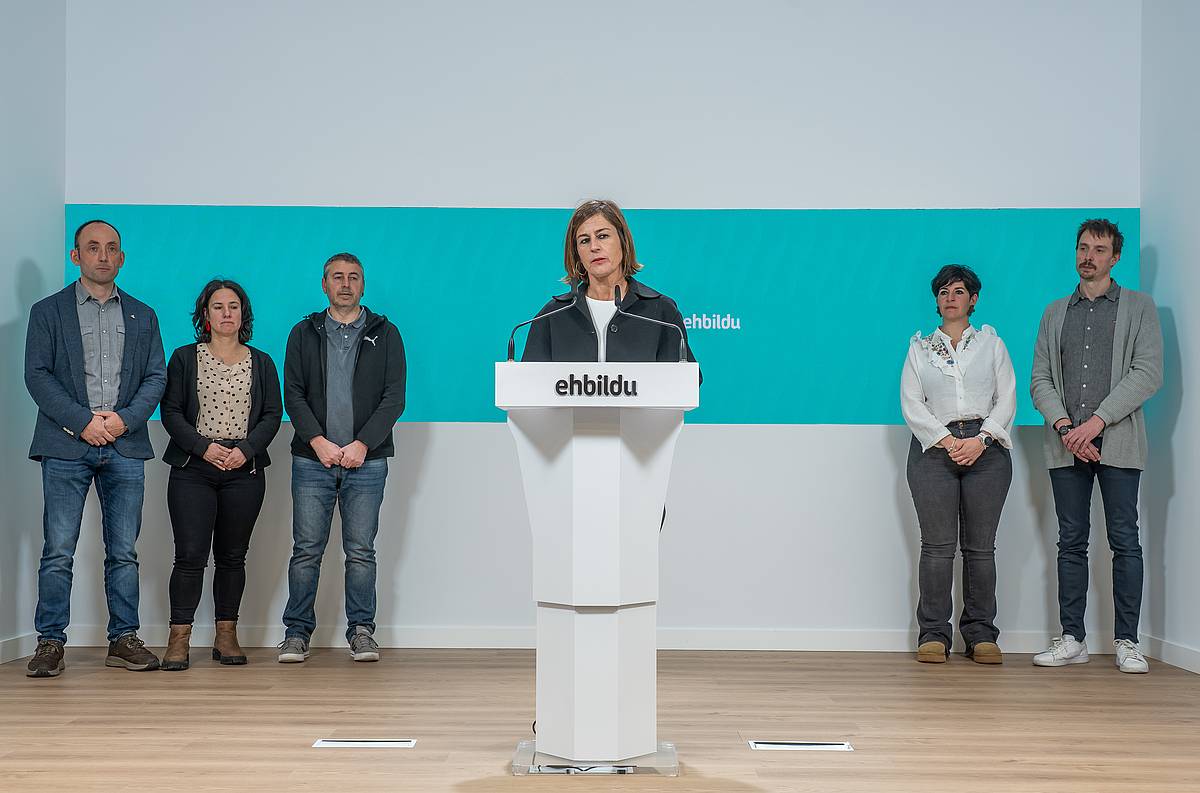 EH Bilduko alkateen agerraldia, gaur, Donostian. Aurrean, Nagore Alkorta. ANDONI CANELLADA / FOKU