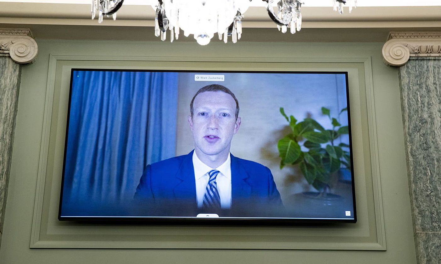 Mark Zuckerberg, AEBetako Kongresuan egindako agerraldi birtual batean. MICHAEL REYNOLDS/ EFE.