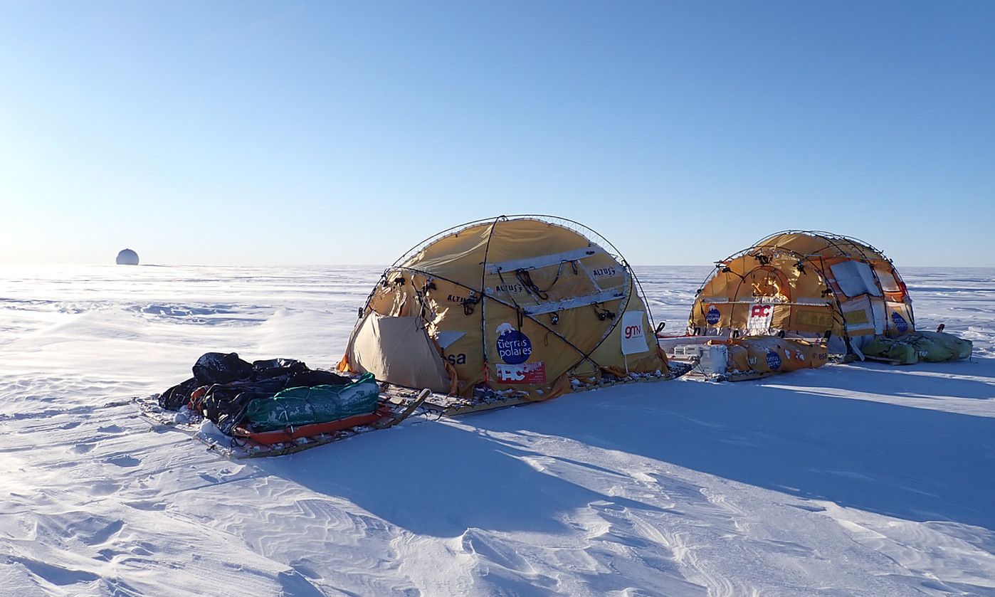 SOS Artic espedizioaren haizezko lera bat, joan den ekainean, Groenlandian. EFE.