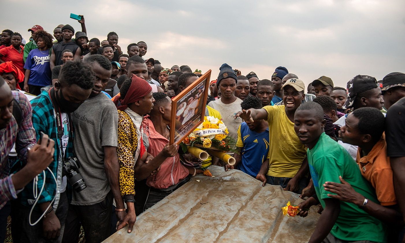 Monusco Nazio Batuen Kongoko Errepublika Demokratikorako misioaren kontrako protestetan hildako herritar baten hileta, aurreko astean. STR / EFE.