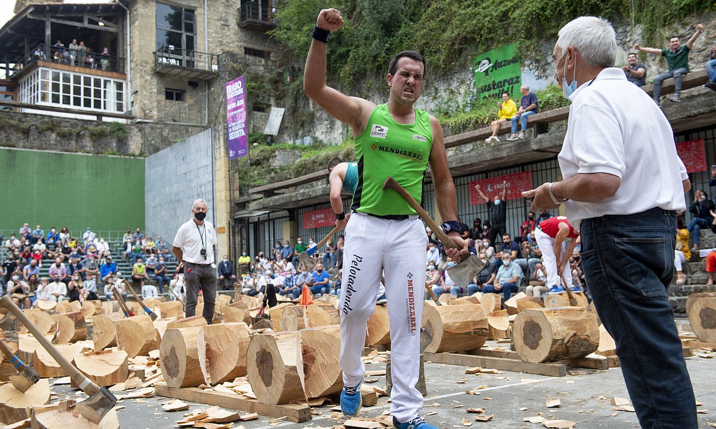 Mikel Larrañaga, iaz, Urrezko Kopa irabazi berritan. IÑIGO URIZ / FOKU.