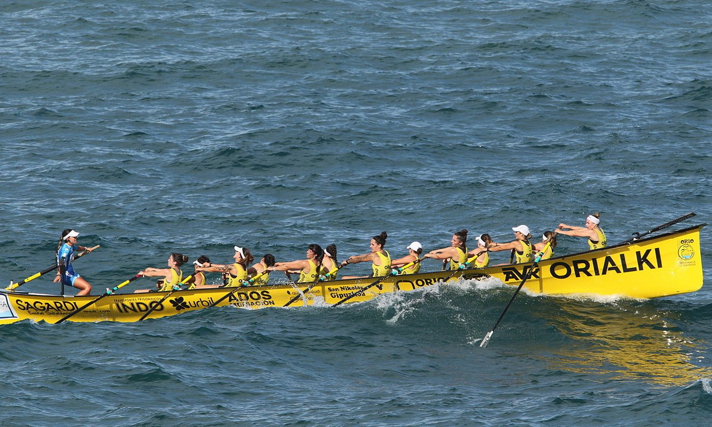 Orio atzo Zarautzen, barruranzko luzean, branka uretatik kanpo duela. OSKAR MATXIN EDESA / FOKU. Orio atzo Zarautzen, barruranzko luzean, branka uretatik kanpo duela. OSKAR MATXIN EDESA / FOKU.