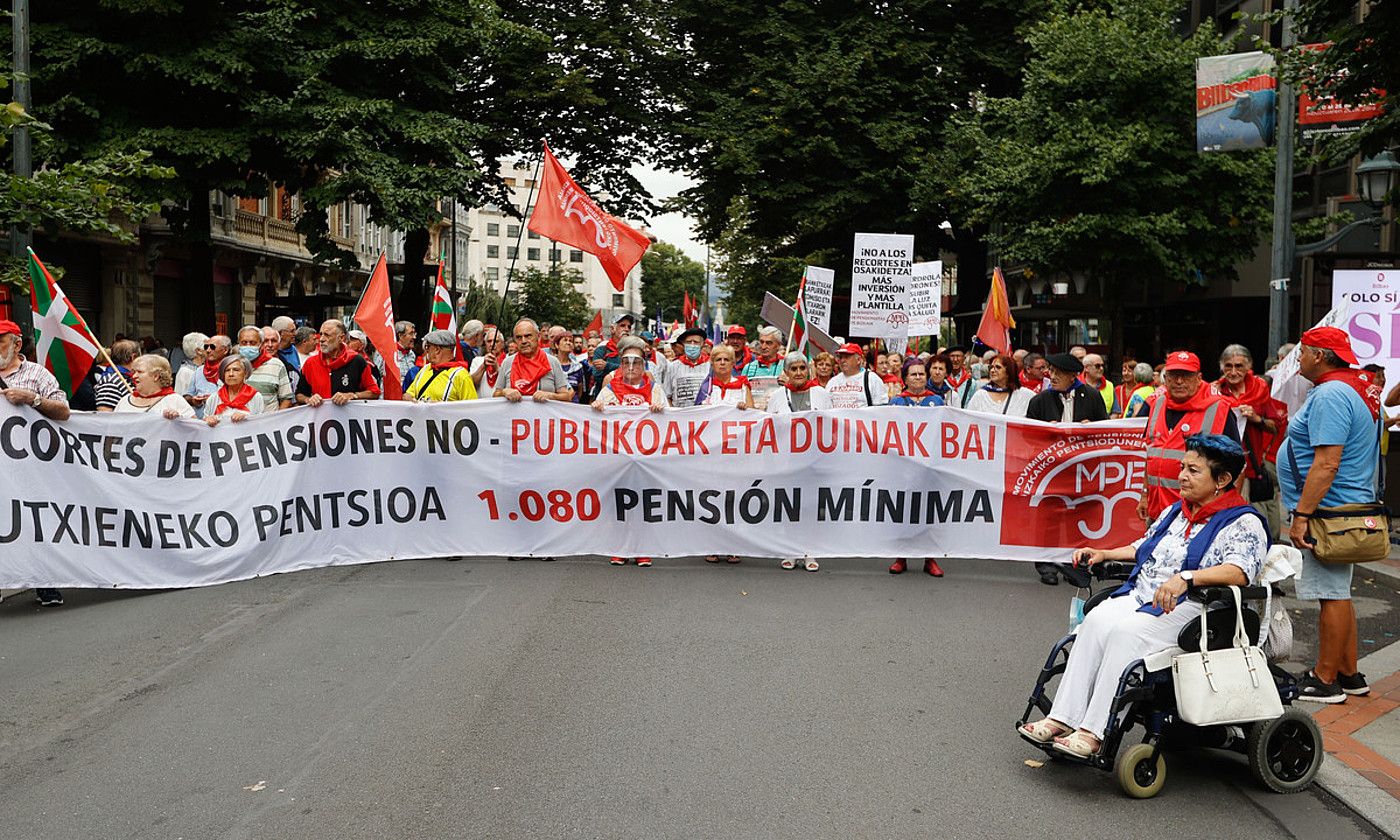 Pentsiodunen mugimenduak Bilbon eginiko manifestazioa, atzo. L. TEJIDO / EFE.