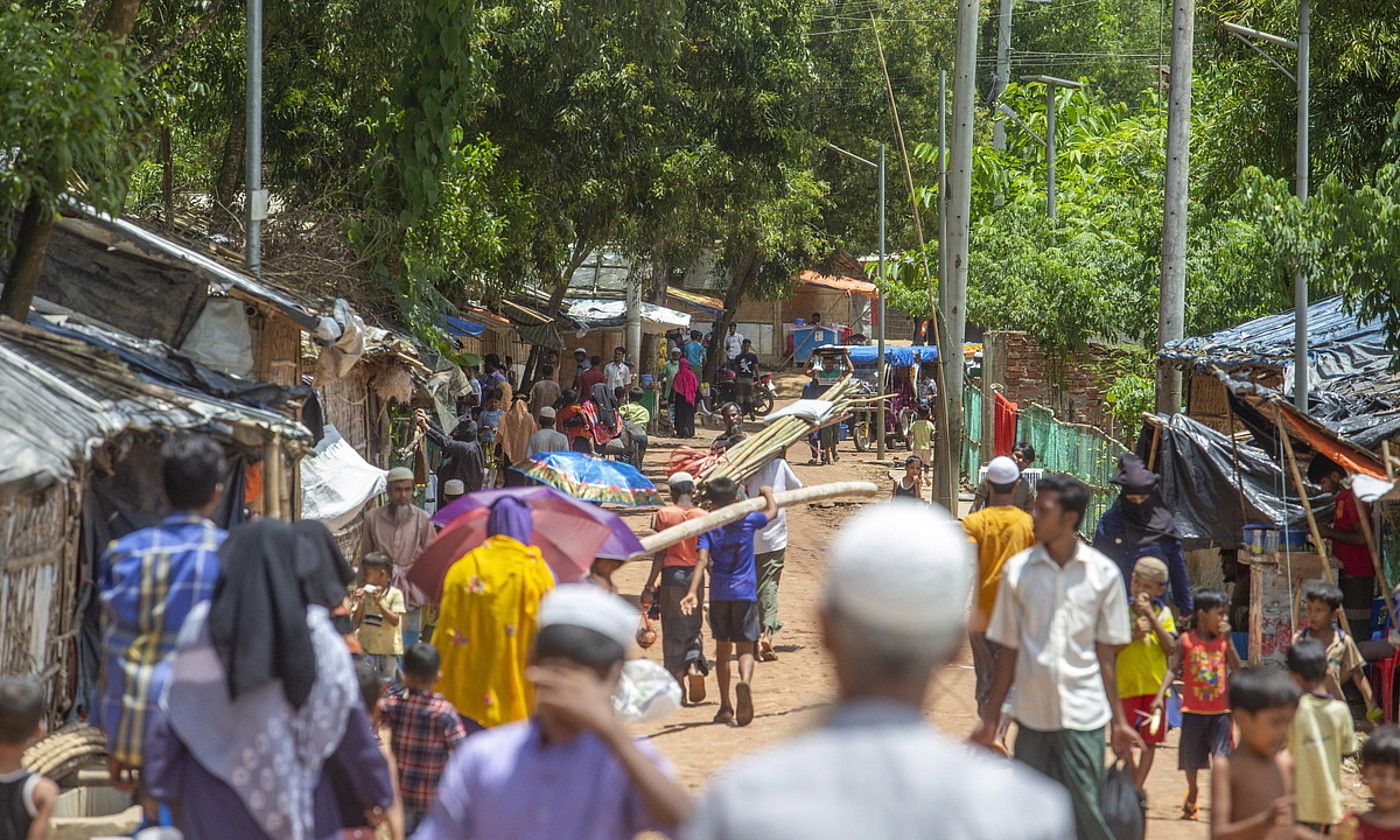 Rohingyak Bangladesheko errefuxiatu esparru batean. MONIRUL ALAM / EFE.