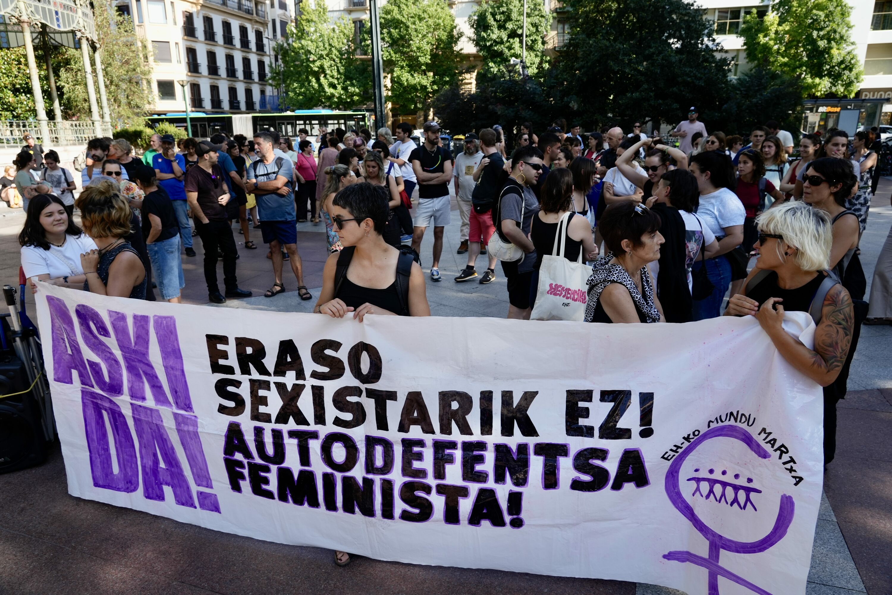 Eraso sexisten kontrako elkarretaratze bat, Donostian. ANDONI CANELLADA / FOKU