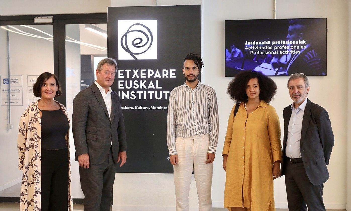 Sao Paoloko biurtekoaren komisarioak, euskal ordezkariekin, atzo. ETXEPARE. Sao Paoloko biurtekoaren komisarioak, euskal ordezkariekin, atzo. ETXEPARE.