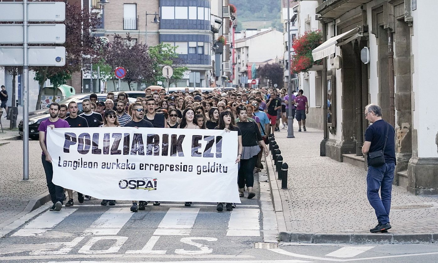 Ospa Eguneko manifestazioa, atzo, Altsasuko karriketan. ENDIKA PORTILLO / FOKU.