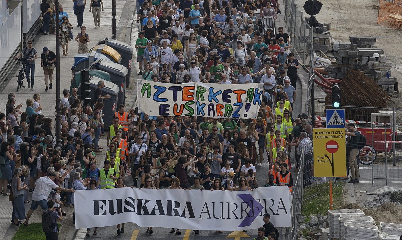Gazte Euskaltzaleen Sareak Donostian eginiko manifestazioa. ARITZ LOIOLA / FOKU.