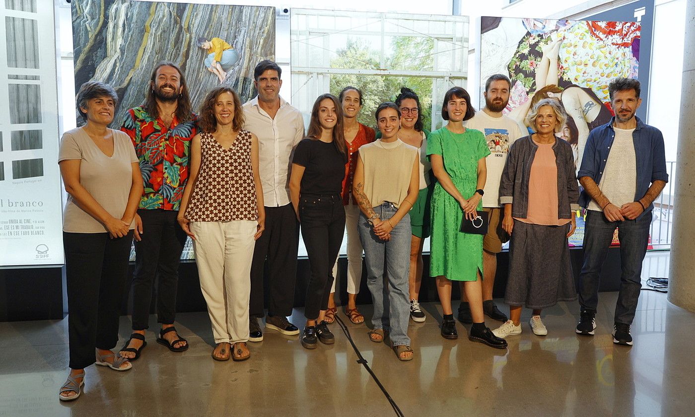 Erakusketako protagonistak, Marina Palaciorekin batera. MAIALEN ANDRES / FOKU. Erakusketako protagonistak, Marina Palaciorekin batera. MAIALEN ANDRES / FOKU.