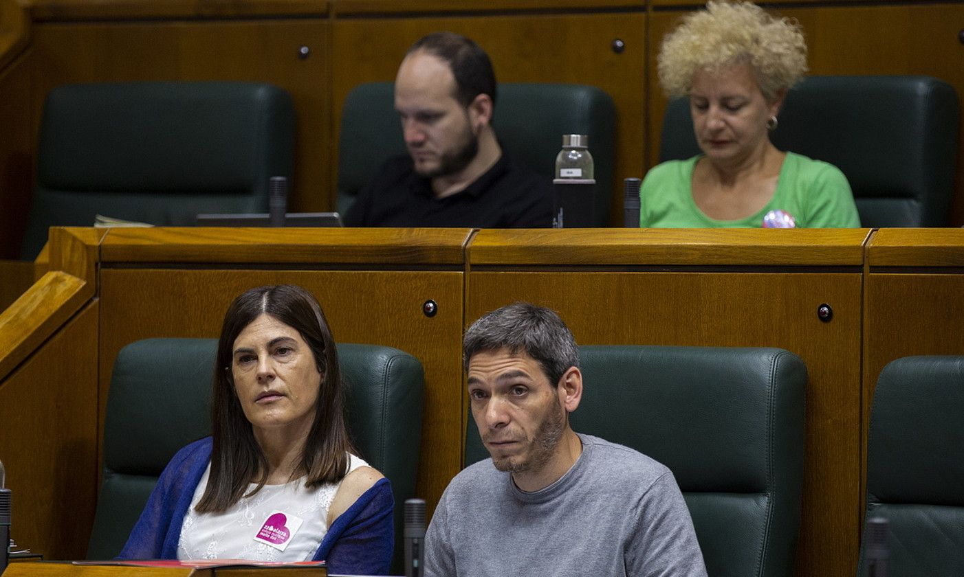 EP-IUko legebiltzarkideak, Eusko Legebiltzarrean. DAVID AGUILAR / EFE. EP-IUko legebiltzarkideak, Eusko Legebiltzarrean. DAVID AGUILAR / EFE.