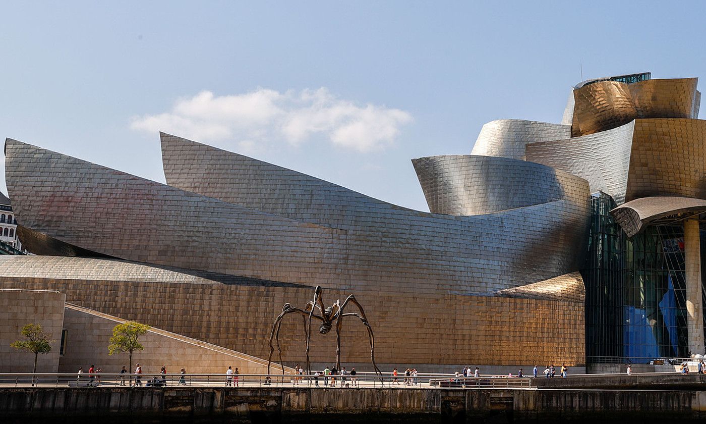 Urriaren 18an beteko ditu 25 urte zabalik Bilboko Guggenheim museoak, eta, urteurrenaren harira, ekitaldi sorta bat antolatu dute. LUIS TEJIDO / EFE. Urriaren 18an beteko ditu 25 urte zabalik Bilboko Guggenheim museoak, eta, urteurrenaren harira, ekitaldi sorta bat antolatu dute. LUIS TEJIDO / EFE.