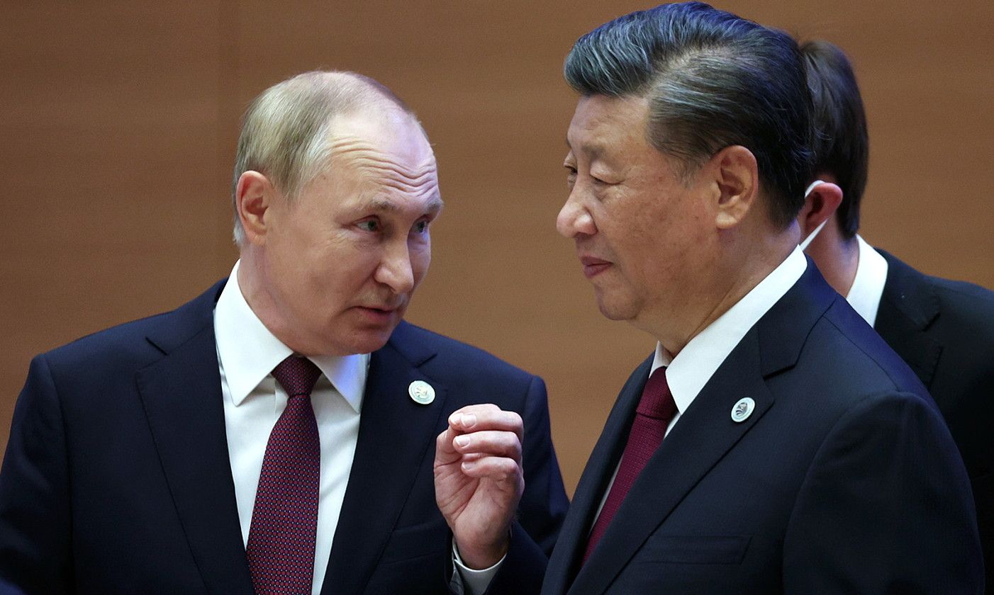 Vladimir Putin eta Xi Jinping, ostegunean, Samarkandan. SERGEI BOBYLEV- KREMLIN P / EFE.