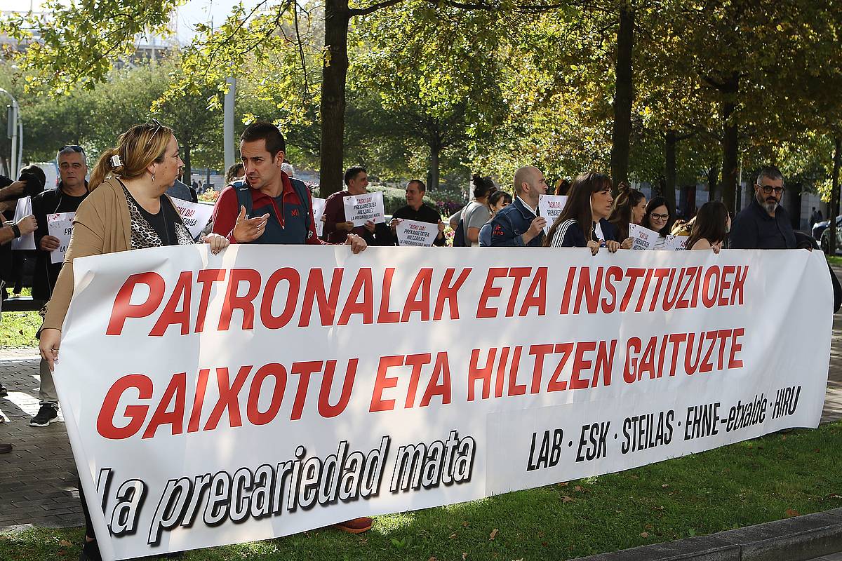 Lan istripuak salatzeko protesta bat Bilbon, urrian. OSKAR MATXIN EDESA / FOKU