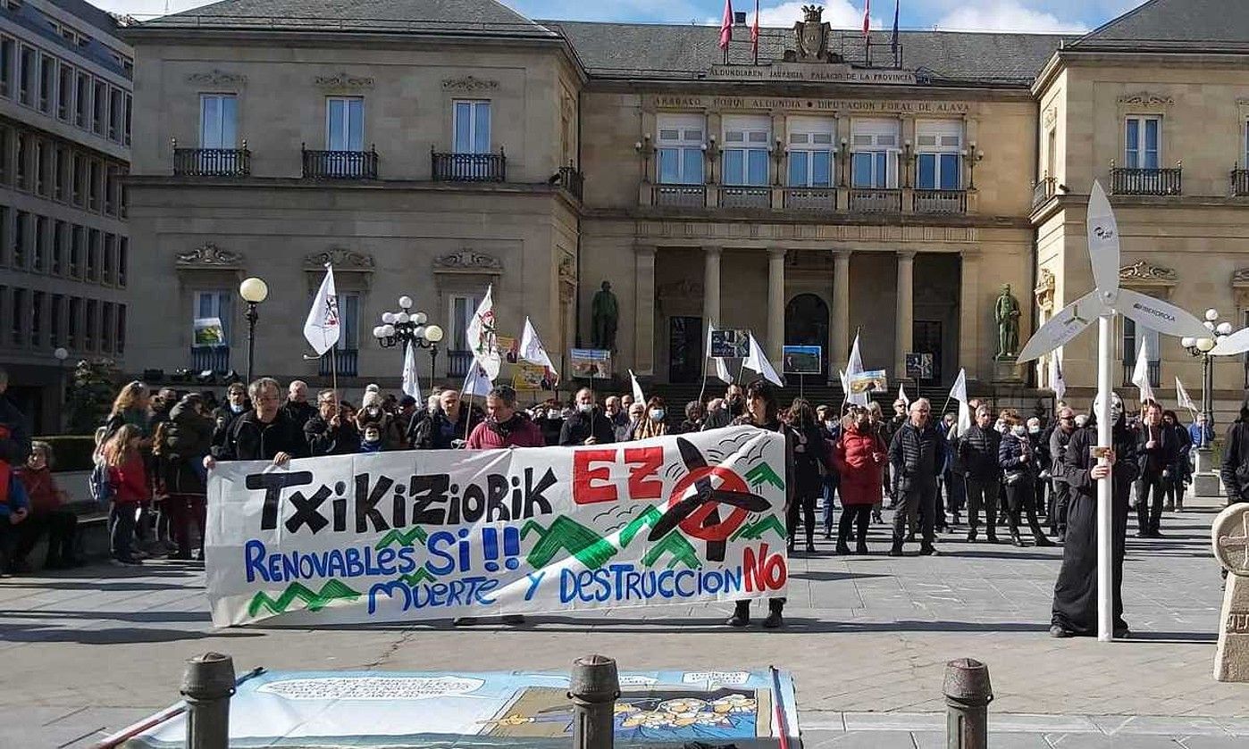 Arabako Mendiak Aske plataforma, joan den otsailean. ARABAKO MENDIAK ASKE.