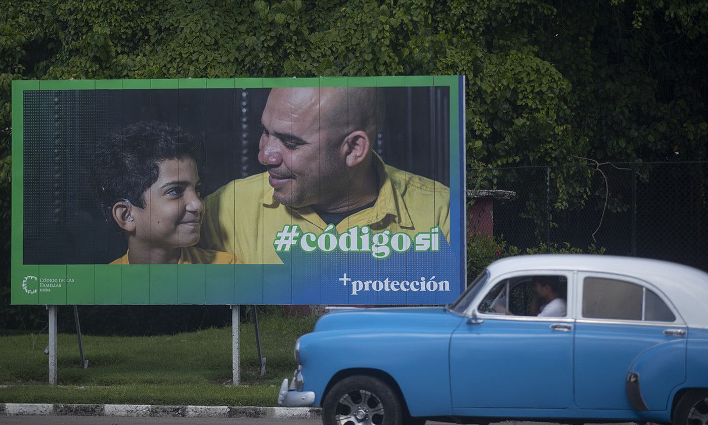 Erreferendumean baietz bozkatzearen aldeko kanpaina egiten ari da Kubako Gobernua. EFE.