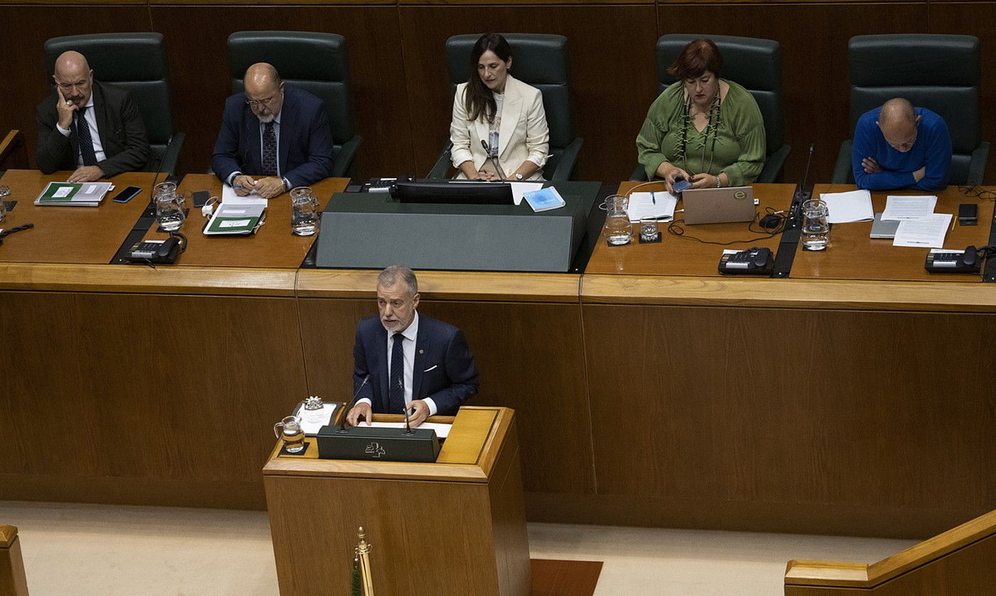 Iñigo Urkullu lehendakaria, atzo, Eusko Legebiltzarreko osoko bilkuran. RAUL BOGAJO / FOKU. Iñigo Urkullu lehendakaria, atzo, Eusko Legebiltzarreko osoko bilkuran. RAUL BOGAJO / FOKU.