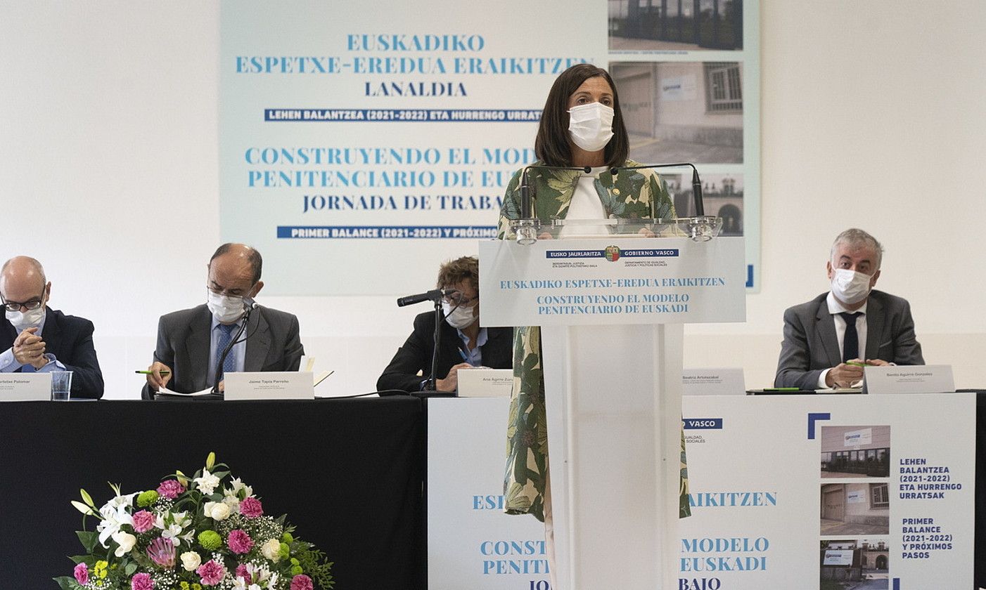 Beatriz Artolazabal, Zaballako espetxean egindako ekitaldian, atzo. RAUL BOGAJO / FOKU. Beatriz Artolazabal, Zaballako espetxean egindako ekitaldian, atzo. RAUL BOGAJO / FOKU.
