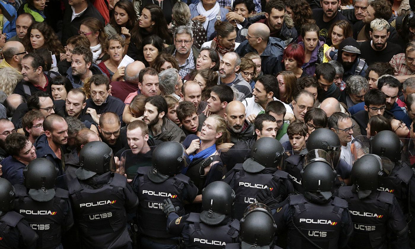 7. Erbesteratzearen hasiera. Puigdemont, Bruselan agerraldia egiteko prest, urriaren 31n. OLIVIER HOSLET / EFE. 7. Erbesteratzearen hasiera. Puigdemont, Bruselan agerraldia egiteko prest, urriaren 31n. OLIVIER HOSLET / EFE.