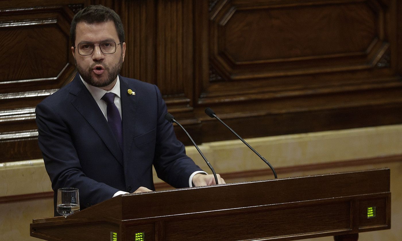 Pere Aragones Kataluniako presidentea, atzo, politika orokorreko eztabaidan, Kataluniako Parlamentuan. QUIQUE GARCÍA / EFE.