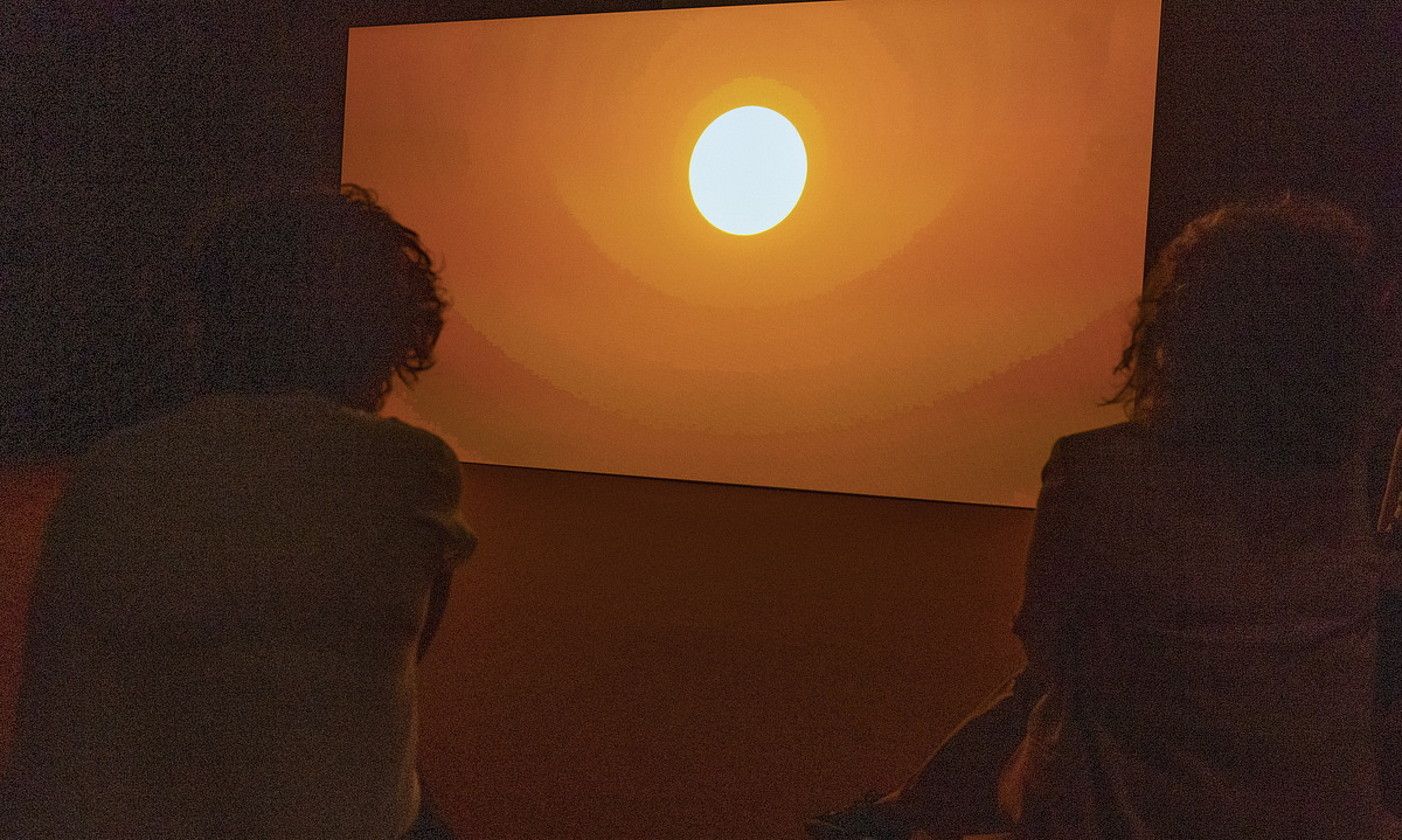 Bi ikusle, Bilboko Guggenheim museoan. MONIKA DEL VALLE / FOKU.